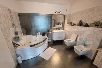 Casă cu 5 camere cu Canalizare în Dâmbul Rotund - 6