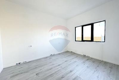 Casă cu 3 camere cu Teren 254 Mp în Valu lui Traian - 5