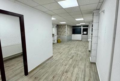 Spațiu comercial, de 45 mp, în Central - 4