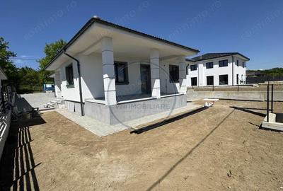 Casă cu 4 camere cu Teren 450 Mp în Central - 1