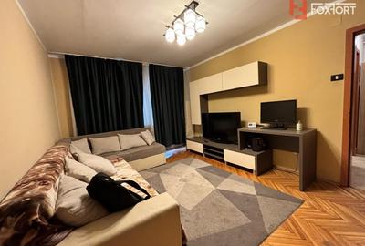 Apartament cu 3 camere semidecomandat, mobilat în Central