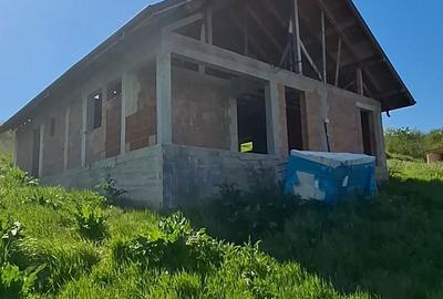 Casă cu 3 camere cu Teren 3800 Mp în Ungheni - 4