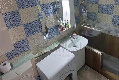 MEDICINA - ETAJ 3 - DECOMANDAT - 4 CAMERE - DEBARA - CENTRALA PROPRIE - CLIMA - 9