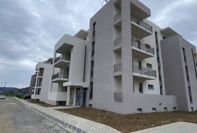 Apartament cu 3 camere decomandat în Sud