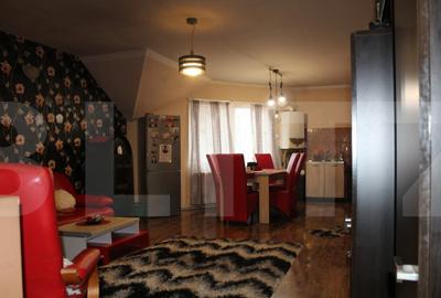 Casa cu etaj ?i spa?iu comercial, vedere la partia de sc - 1