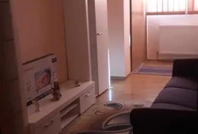 Apartament cu 3 camere semidecomandat în Central - 1