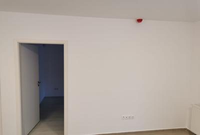 Spatiu comercial de vanzare zona Tractorul bloc nou - 10