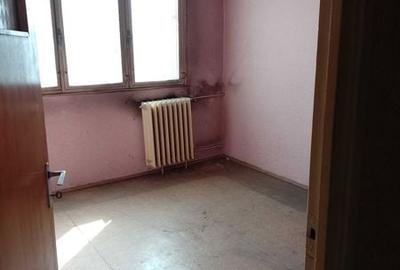Apartament cu 3 camere semidecomandat în Rahova - 3
