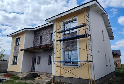 Duplex cu 5 camere cu Canalizare în Moșnița Nouă - 1