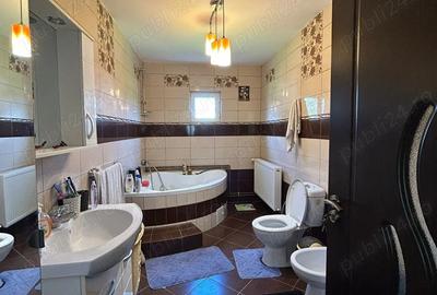 Casă cu 6 camere în Berchișești