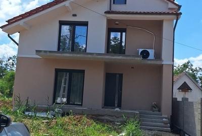 Casă cu 4 camere în Central - 1