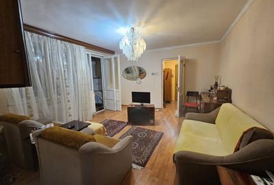Apartament cu 3 camere semidecomandat în Central