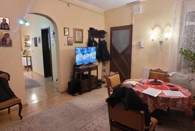 Casă individuală cu 6 camere în Centrul Istoric