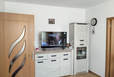 Apartament cu 3 camere semidecomandat, mobilat în Micro 19 - 1