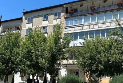 Apartament 4 camere decomandat Bicaz - 82mp utili + balcon 9mp - pret negociabil - 2