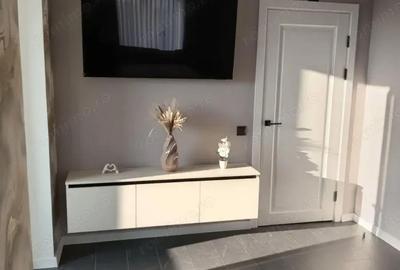 Garsonieră decomandată în Titan