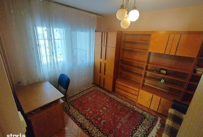 Apartament cu 3 camere decomandat în Decebal