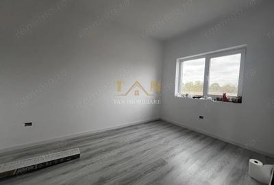 Casă cu 5 camere cu Teren 305 Mp în Remetea Mare - 1