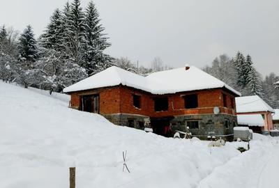 Casă cu 4 camere în Luncșoara - 1