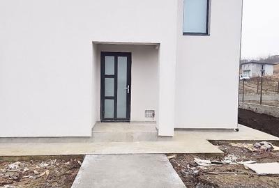 Casă cu 4 camere în Central - 2