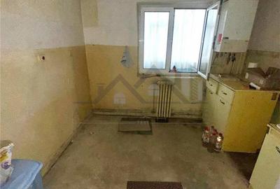 Apartament cu 4 camere decomandat în Nicolina - 8