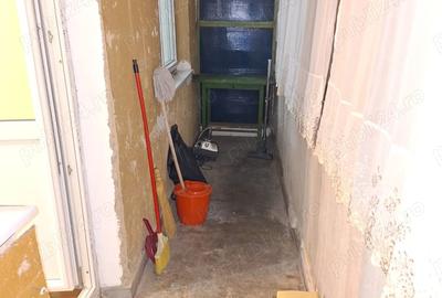 Apartament cu 3 camere semidecomandat în Cet