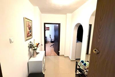 Apartament cu 3 camere decomandat, mobilat în Vitan Mall