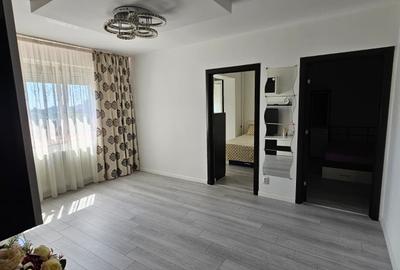 Apartament cu 3 camere semidecomandat în Titan