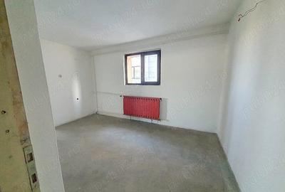 Spațiu comercial, de 300 mp, în Central - 4