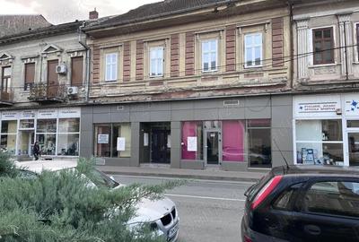 Spațiu comercial, de 120 mp, în Central - 3