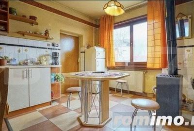 Casă cu 7 camere cu Canalizare în Central - 3