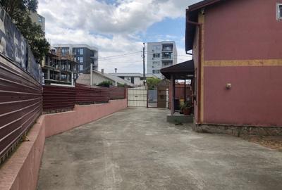 Casă cu 10 camere cu Teren 636 Mp în Nord - 1