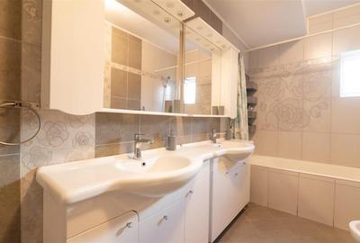 RECO Apartament cu 3 Camere  , Paleu - 10