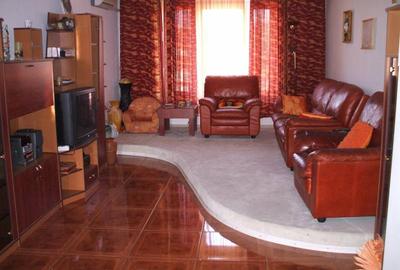 Apartament cu 4 camere decomandat în Micul Dallas - 1