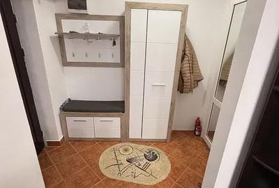 Apartament cu 3 camere semidecomandat în Central - 1
