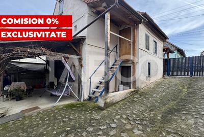 Casa de vanzare cu curte spatioasa loc relaxare si gradina Cornatel - 1