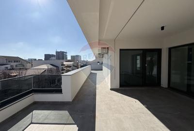 Casă cu 8 camere cu Teren 700 Mp în Faleza Nord - 4