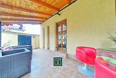 Casă impresionantă cu 15 camere, teren generos, piscină in Fantanele, Arad - 2