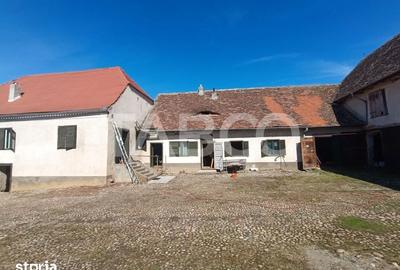 Casă cu 4 camere cu Teren 300 Mp în Roșia
