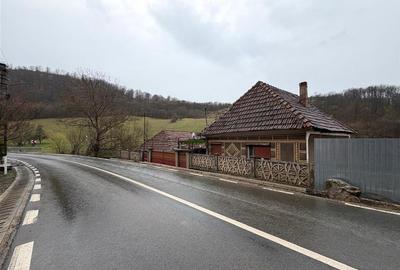 Casă cu 4 camere cu Teren 2846 Mp în Călățea - 2