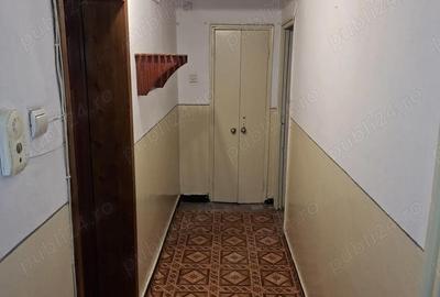 Apartament cu 3 camere semidecomandat în Cet - 7