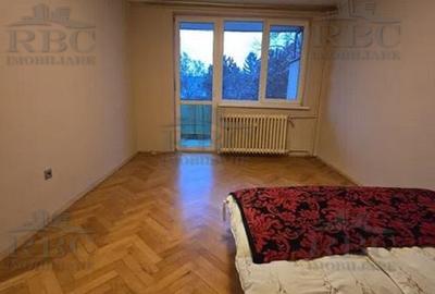Apartament cu 3 camere semidecomandat, mobilat în Plopilor