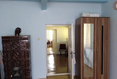 Casă cu 3 camere cu Teren 8393 Mp în Central - 2