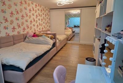 Apartament cu 4 camere decomandat în Drumul Taberei - 2