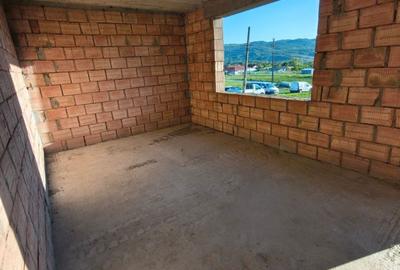 Casă cu 4 camere cu Teren 1600 Mp în Dăești - 12