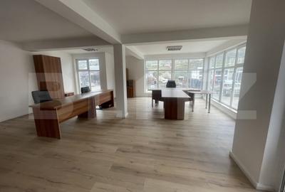Spațiu comercial, de 110 mp, în Central - 4