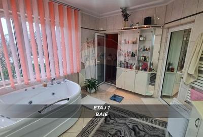 Casă cu 10 camere cu Teren 750 Mp în Central - 20