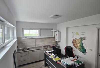 Spațiu comercial, de 69 mp, în Central - 3