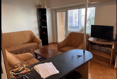 Garsoniera, Piata Victoriei - 1