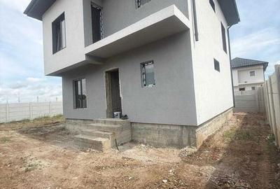 Casă cu 4 camere cu Teren 113 Mp în Central - 1